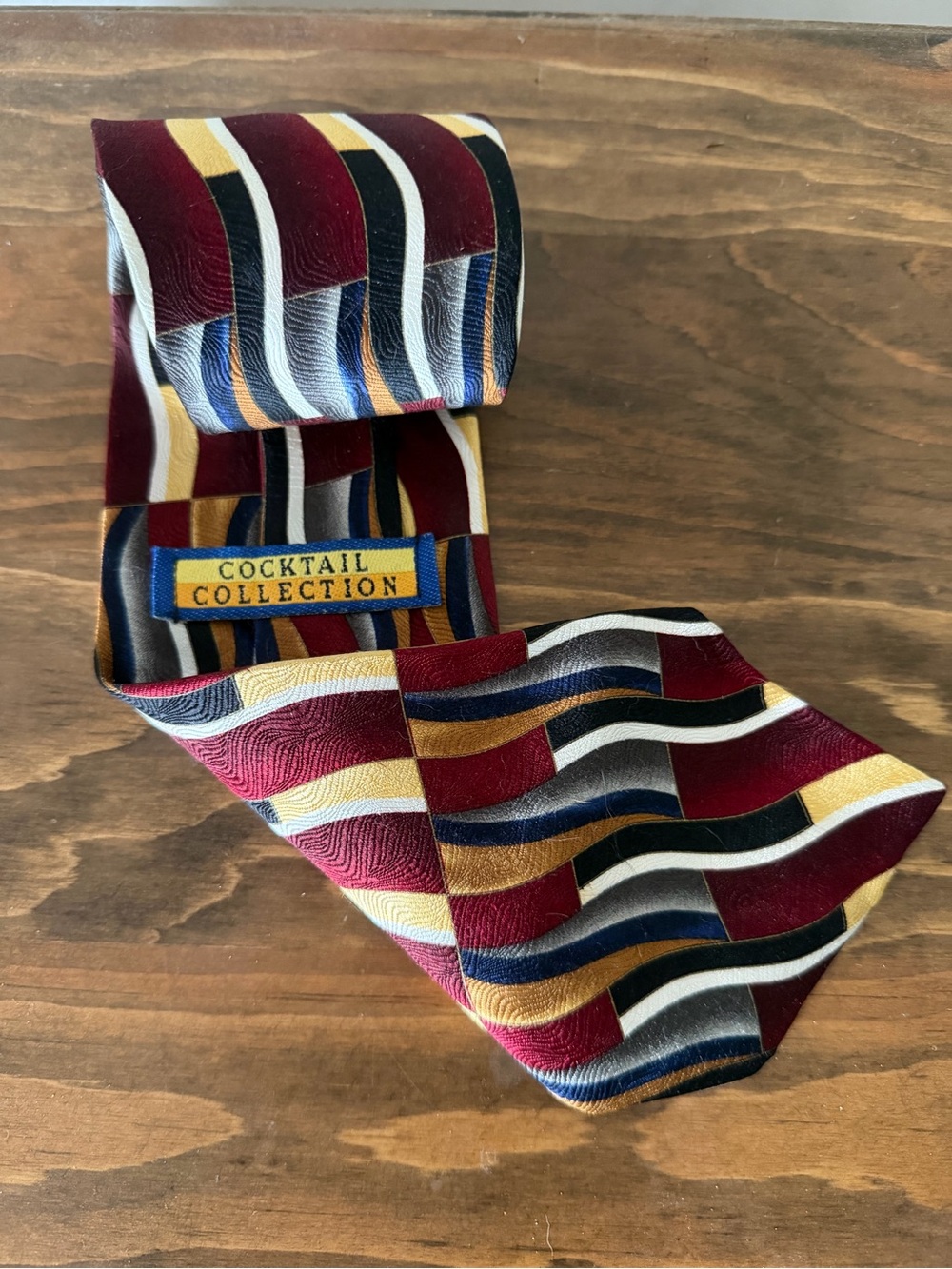 Cocktail Collection Men's Burgundy Wave-Pattern Silk Tie